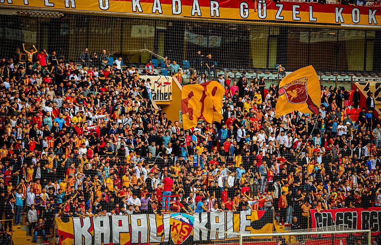 Galatasaray taraftarından 'Kayserili hakem' tepkisi!