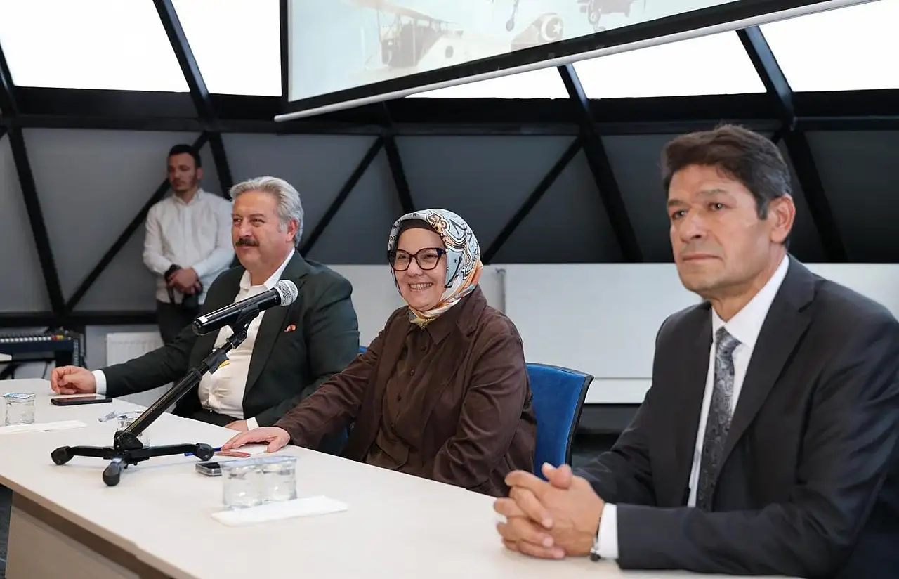 Ayşe Böhürler ve Başkan Palancıoğlu'ndan öğrencilere ziyaret!