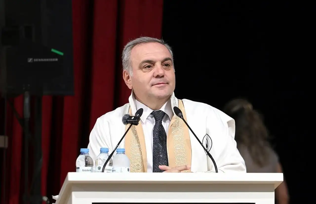 Erciyes Üniversitesi'nden yüzlerce mezun verdi!