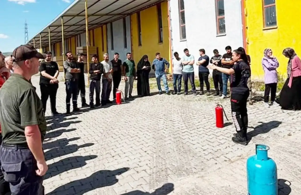 Sanayide korkutan yangın... demeden önce önlemini aldılar!