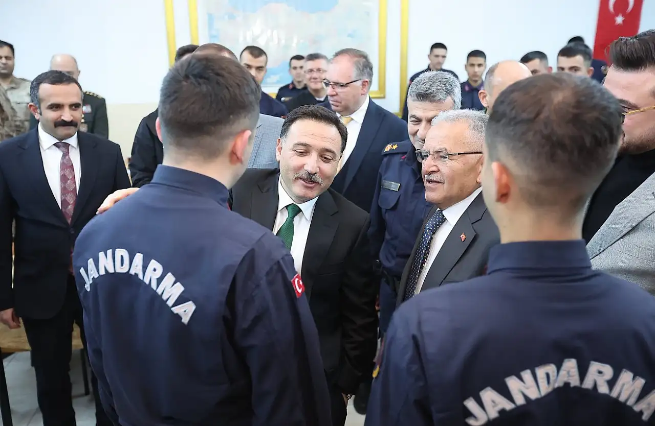 Mehmetçik'in sofrasına bakın kimler misafir oldu