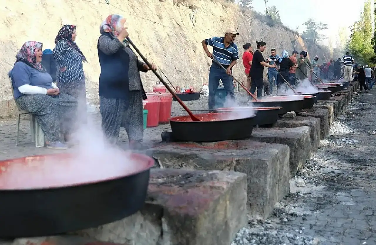 Melikgazi'de geleneksel lezzet için kazanlar kuruluyor