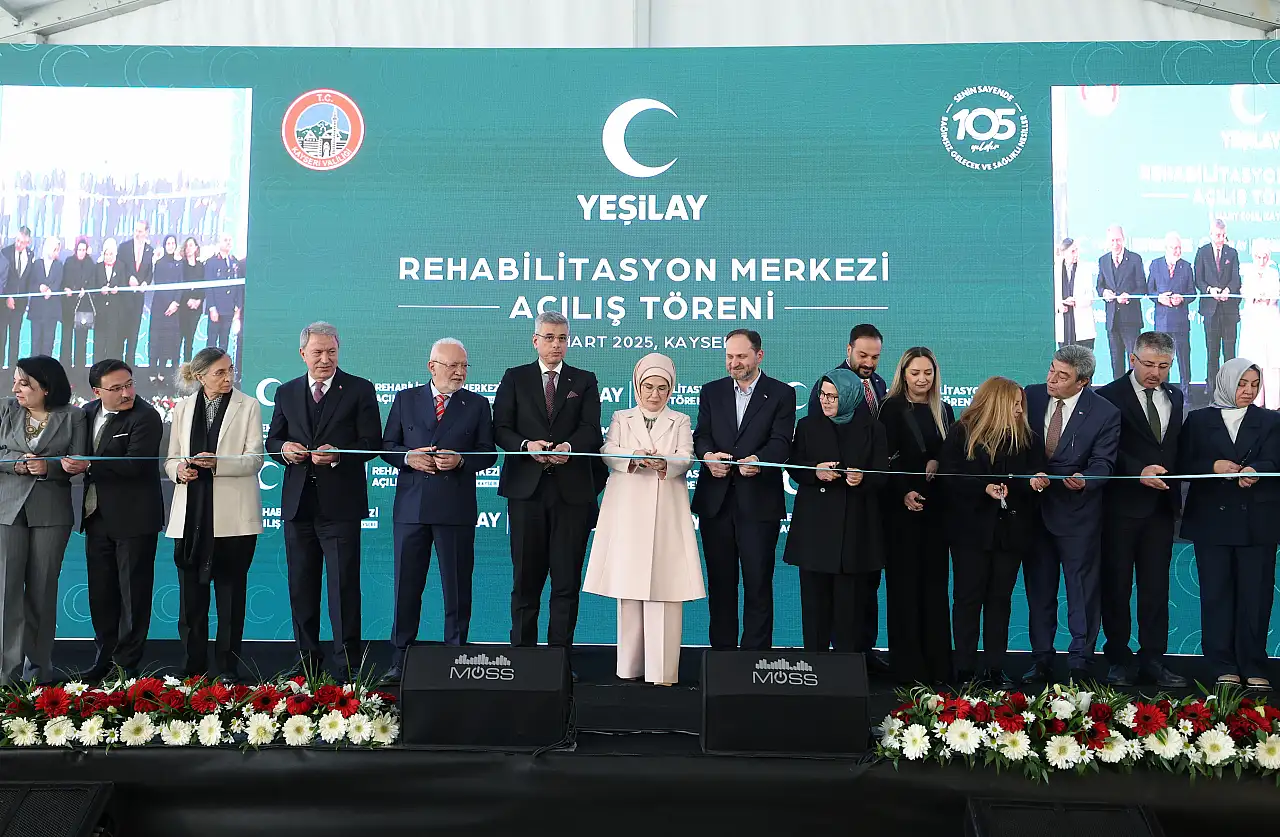 Cumhurbaşkanı'nın eşi Emine Erdoğan'dan Kayseri'deki merkeze övdü