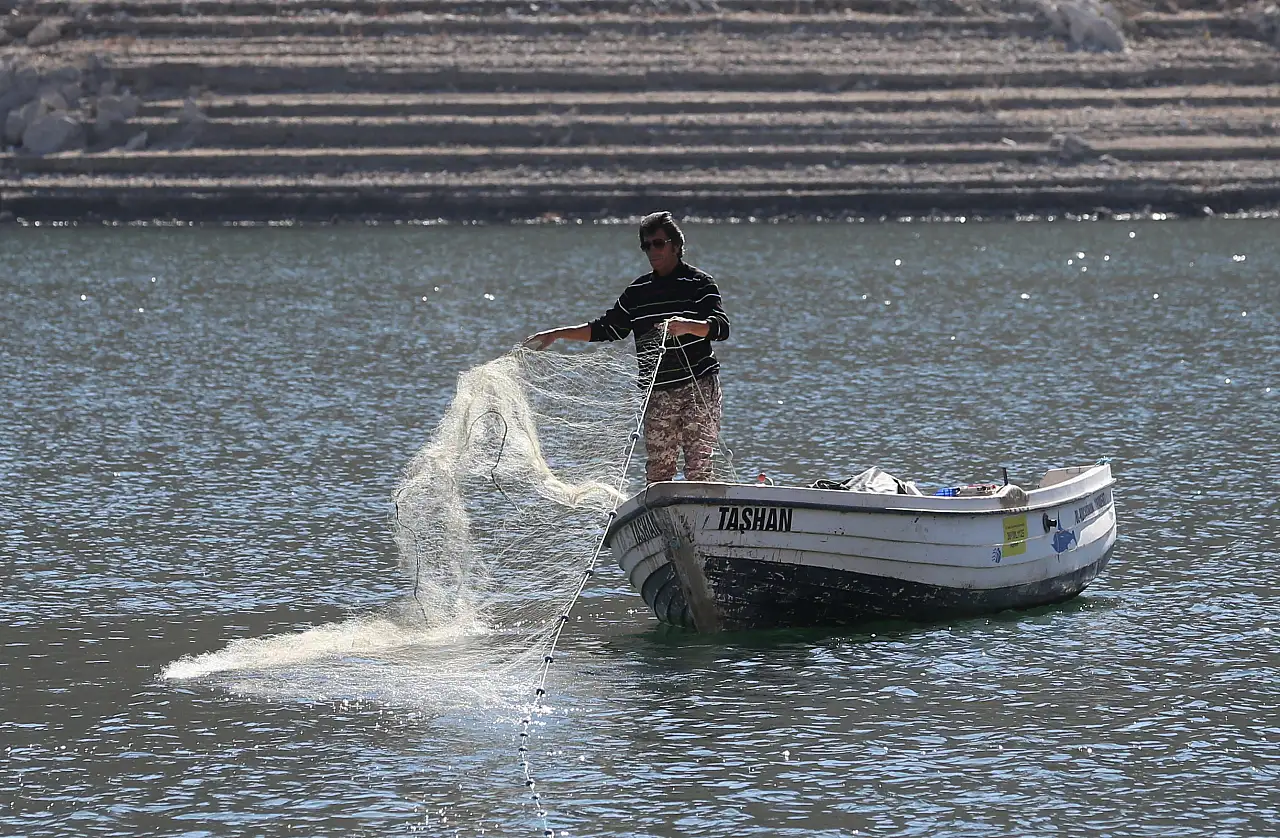 Yıllar önce sular altında kalan köyünde bakın ne yapıyor?