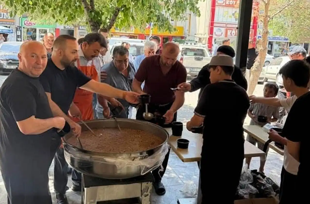 Kayserili esnaf dağıttı! Kuyruk oldu, kısa sürede tükendi