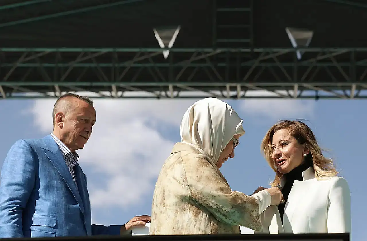 Erdoğan'ın Kayseri Meydanında rozet taktığı isim Yen Parti'ye mi geçiyor?