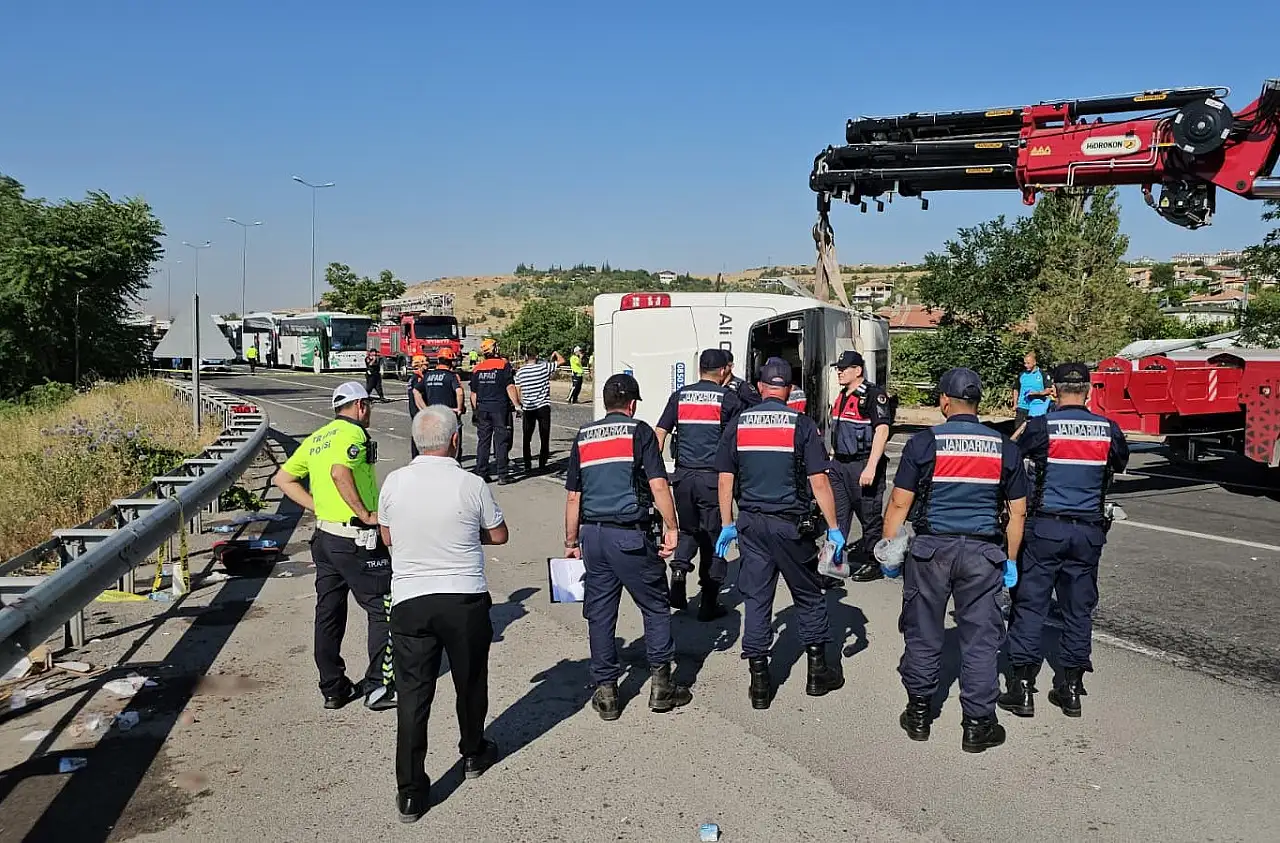 Flaş! Kayseri'de yolcu otobüsü devrildi