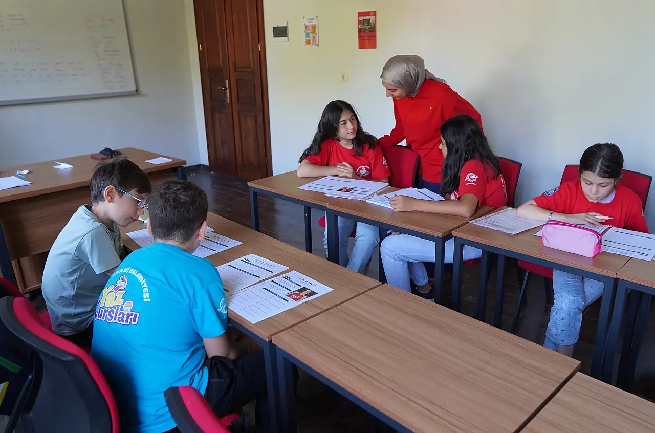 Melikgazi'de çocuklara İngilizce yaz kampı
