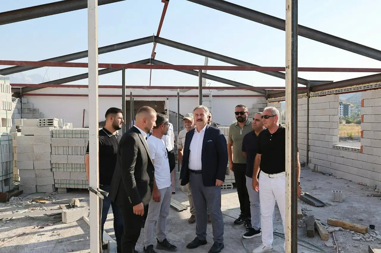 Başkan açıkladı: Sahalar yenileniyor, tribün büyüyor