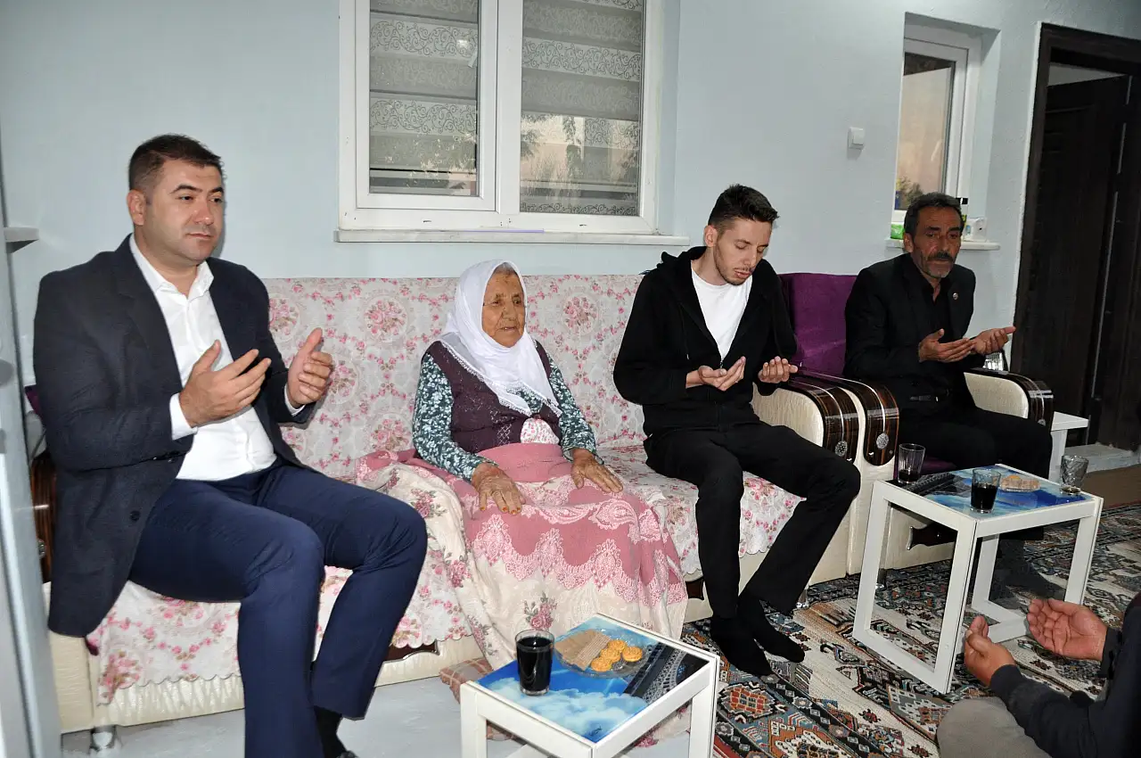 Kaymakam Karakaş'tan şehit ailesine ziyaret