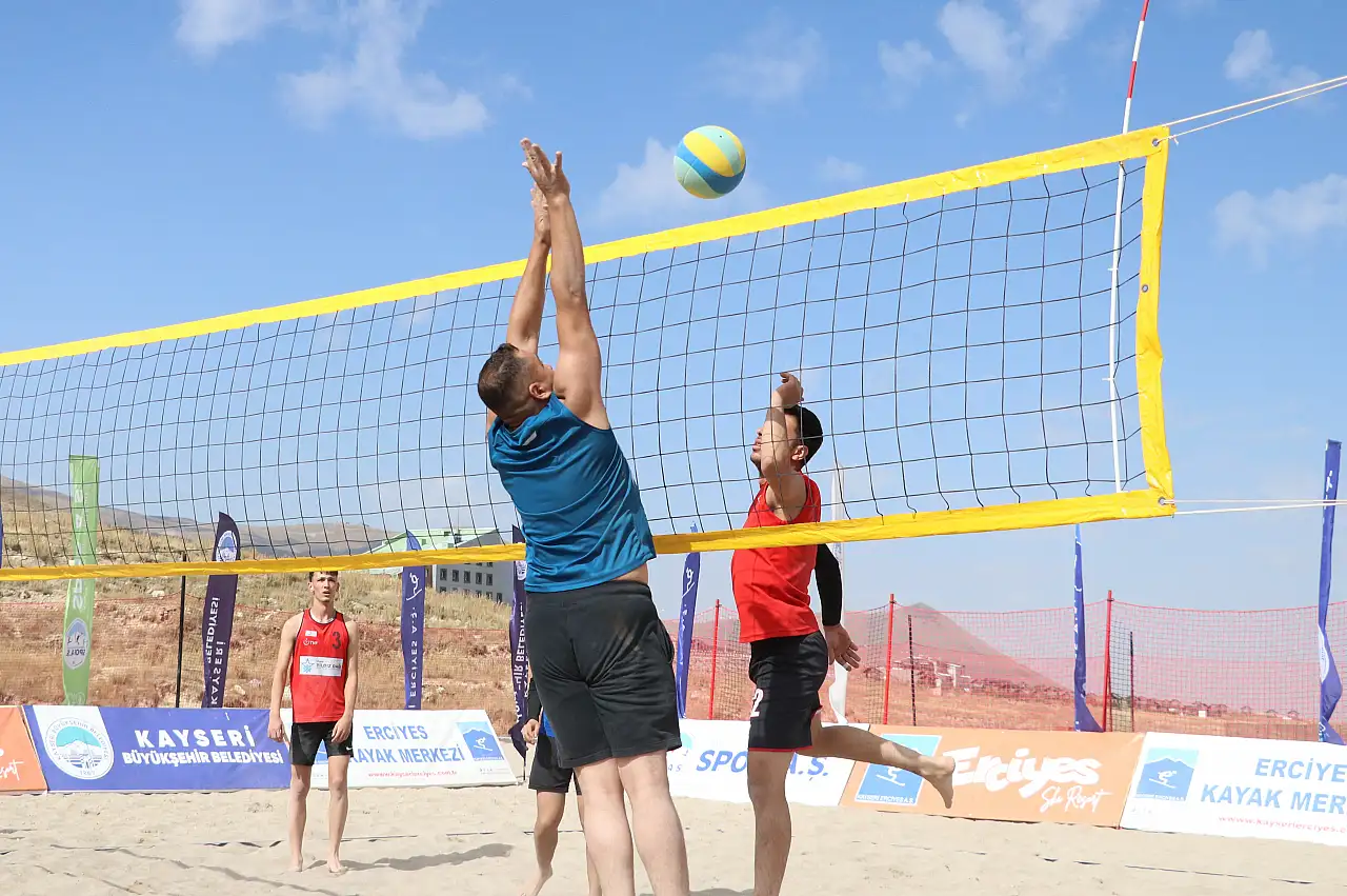 Heyecan dorukta: Erciyes'te en havalı turnuva sürüyor