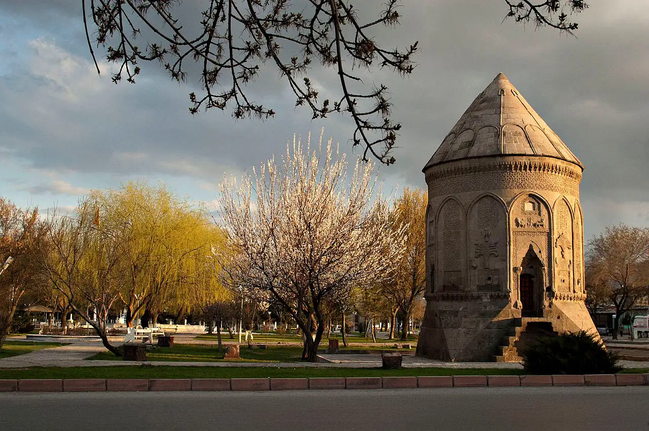 Kayseri'de 'prenses' mezarı mı var?