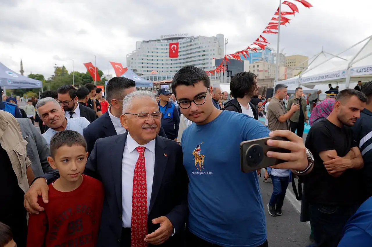 Kayseri'de 104. yıla özel görkemli kutlama!