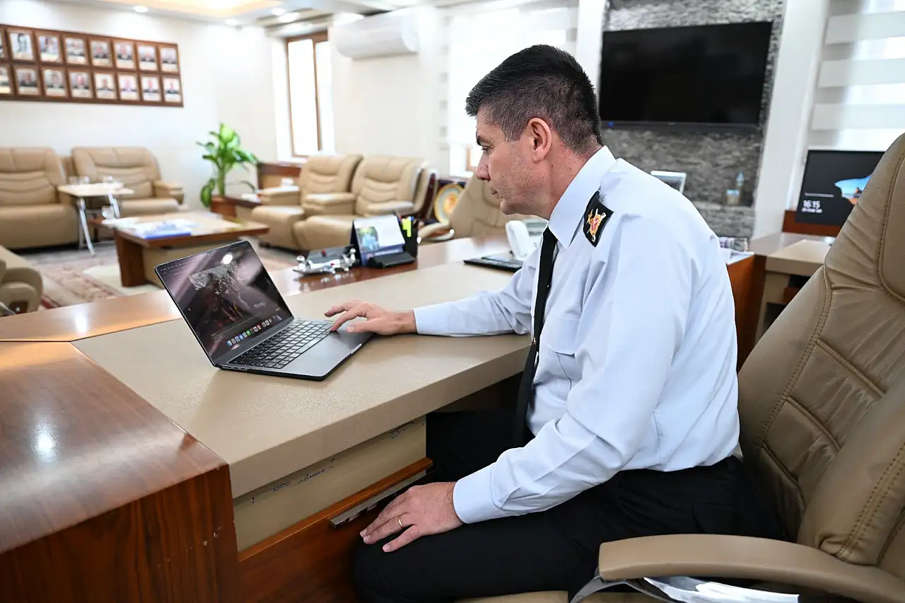 Tuğgeneral Dedebağı 'Yılın Kareleri'nde favori fotoğraflarını seçti