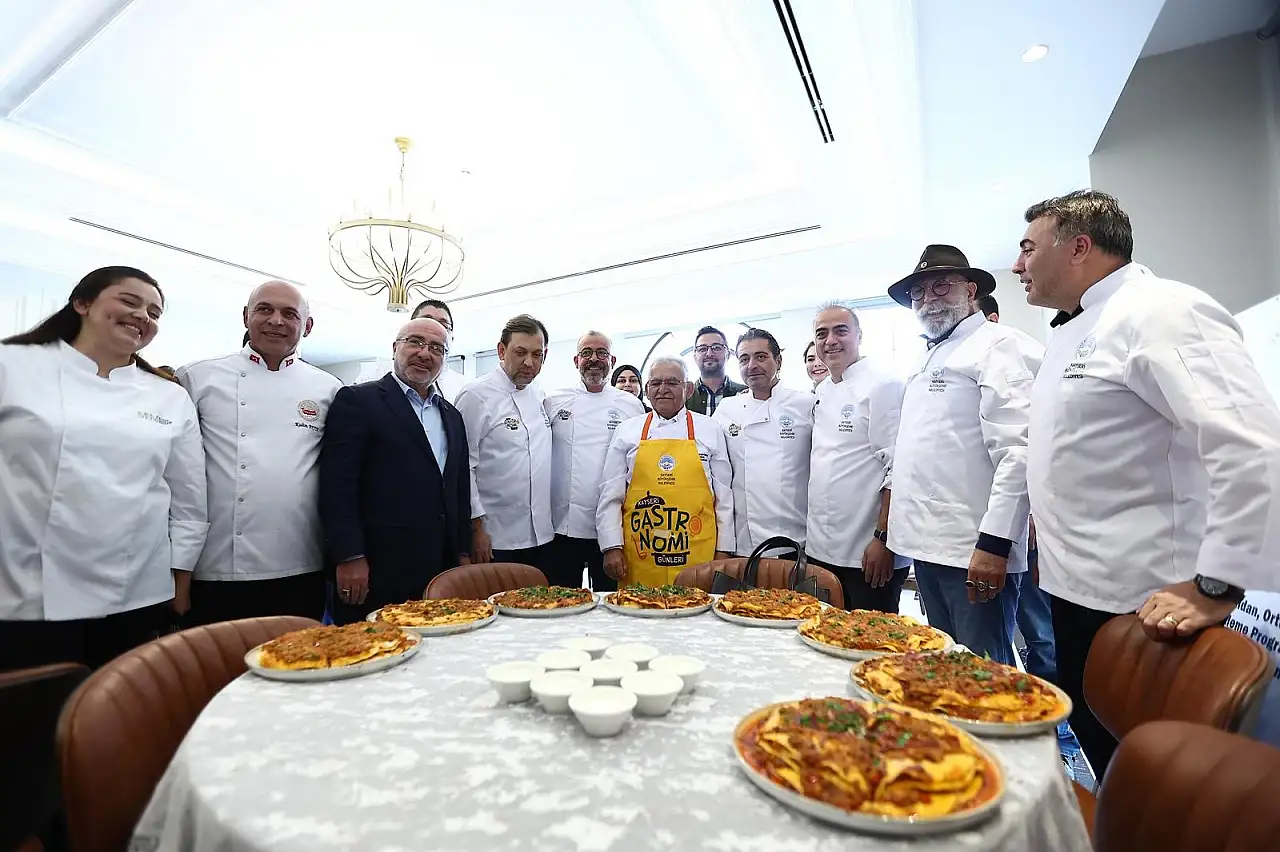 Büyükkılıç mutfağa girdi: Ünlü şeflerle bakın ne yaptı