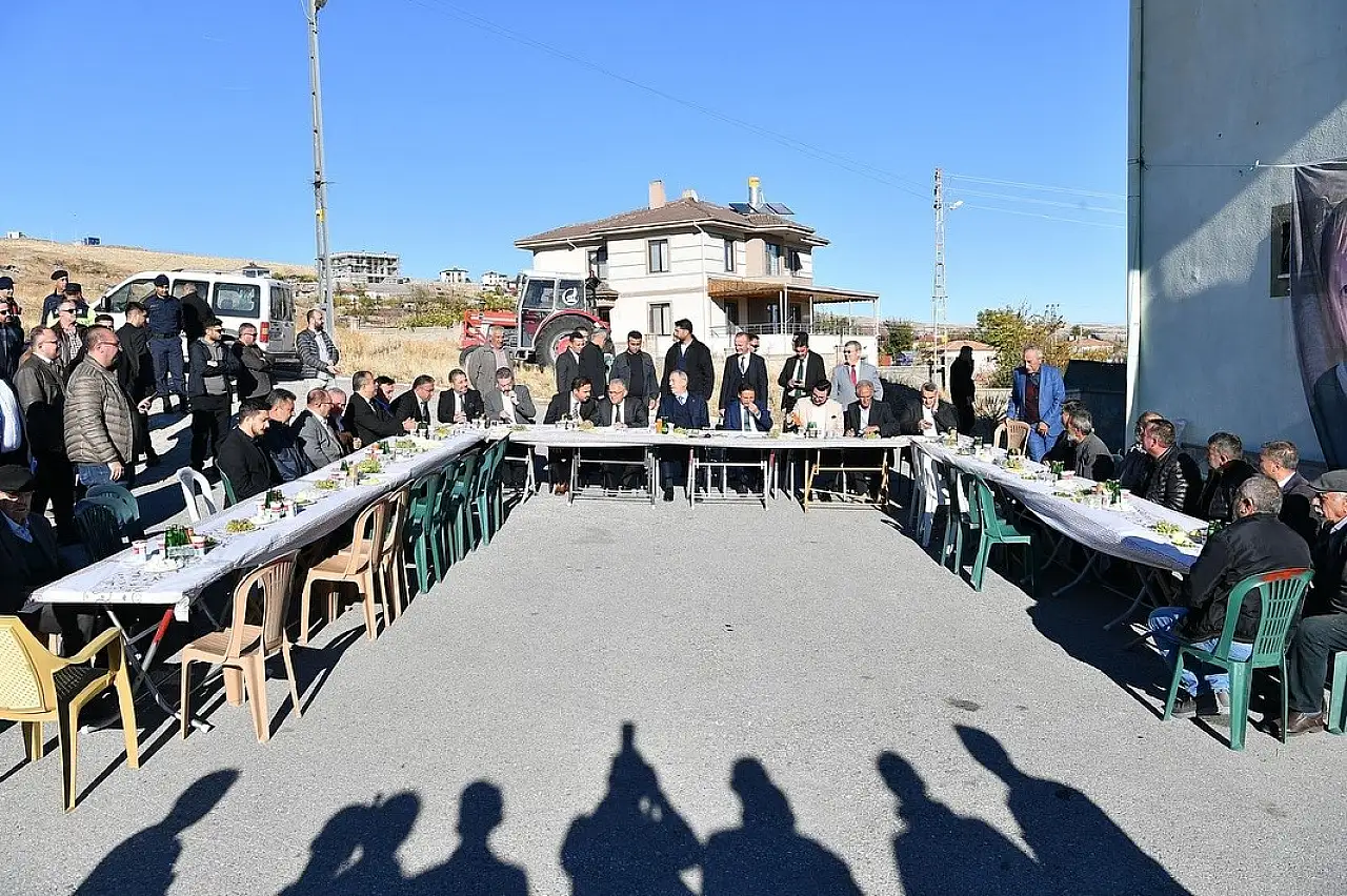 Büyükkılıç: Yolları yapmak yetmez, gönüllere yol döşemek önemli