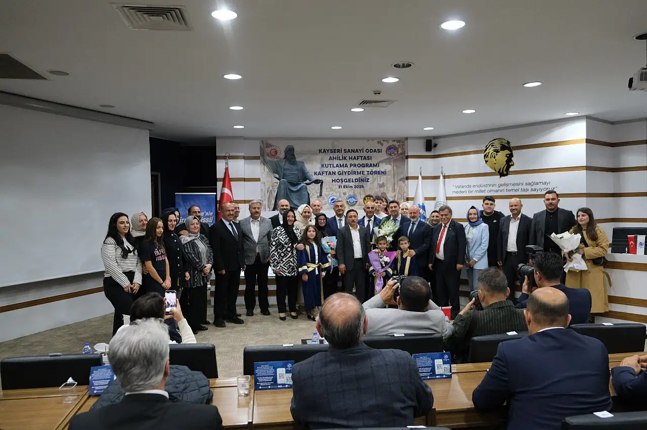 'Yılın Ahisi' kaftanını giydi