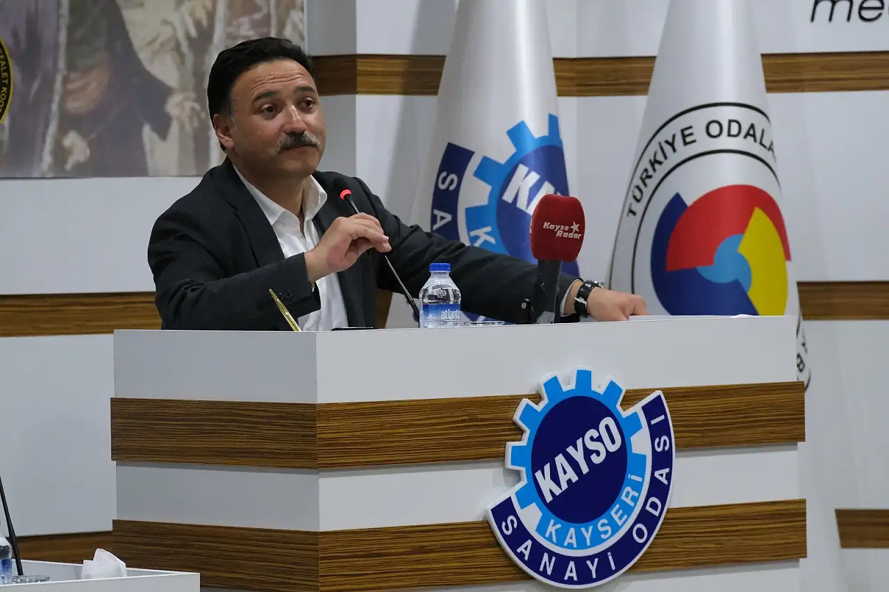 'Yılın Ahisi' kaftanını giydi