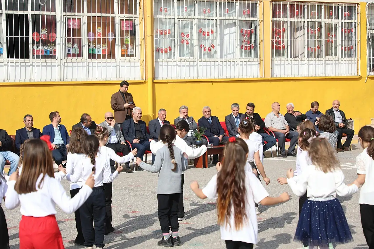 Başkan Palancıoğlu'ndan çocuklara sürpriz