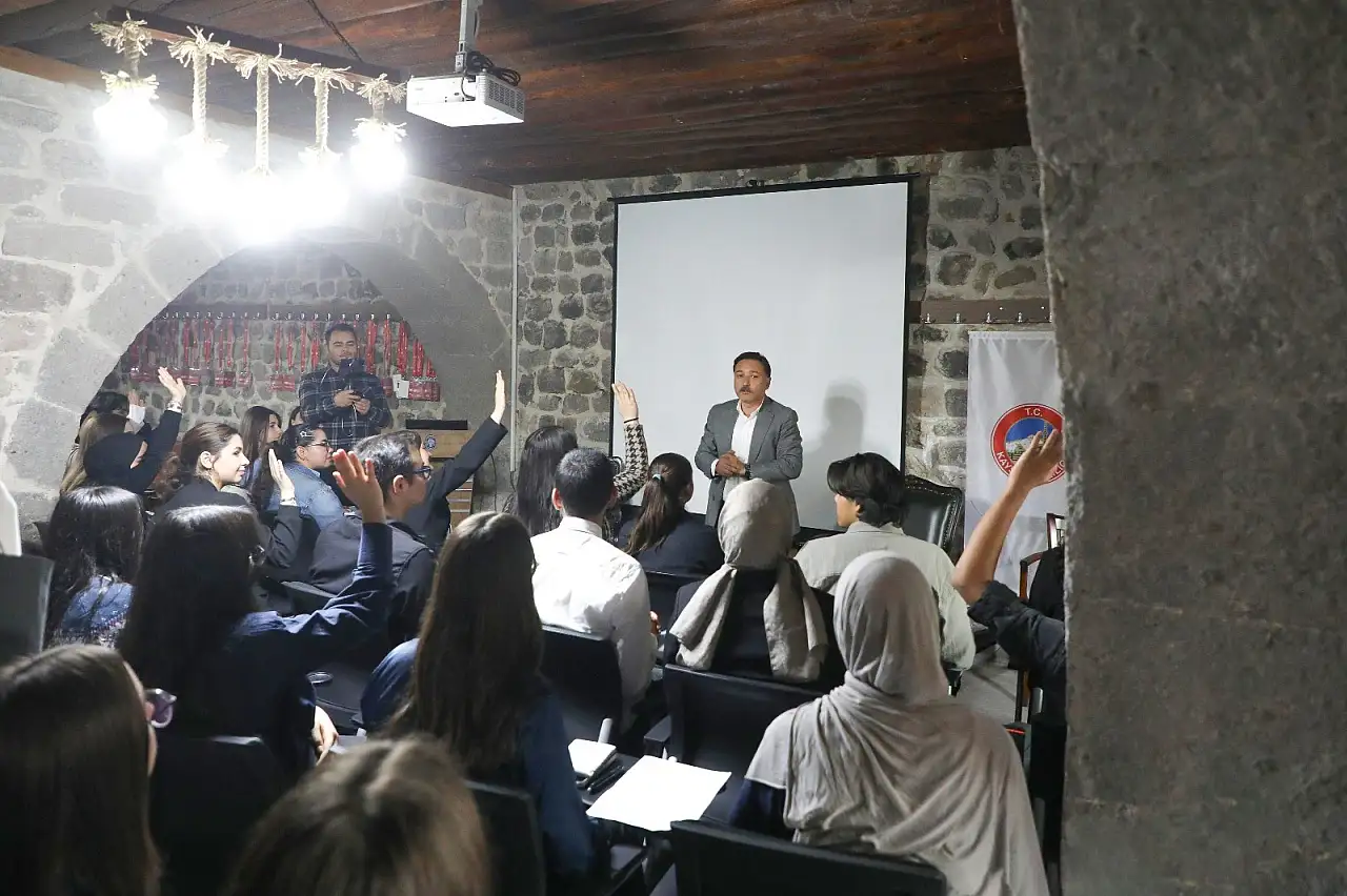 Kayseri Valisi o öğrencilere tecrübelerini aktardı!