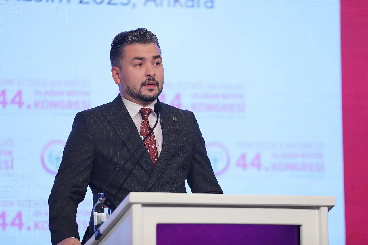 Akın'dan yeni dönem açıklaması: Ekonomik belirsizlikler, ilaç yoklukları, mali yükler!