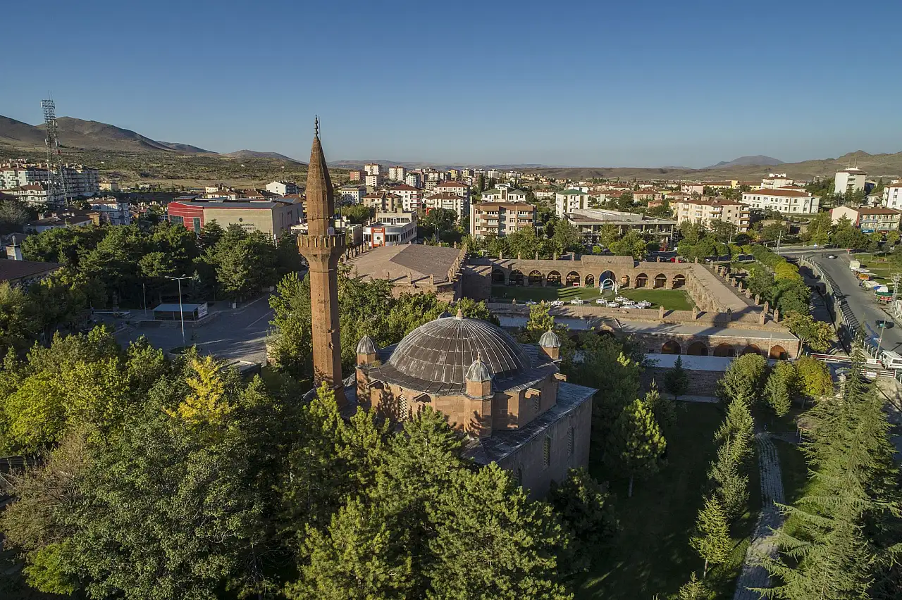 Kayseri'de o ilçenin merkezinde taşınmazlar satışa çıktı! Rekor fiyat belirlendi
