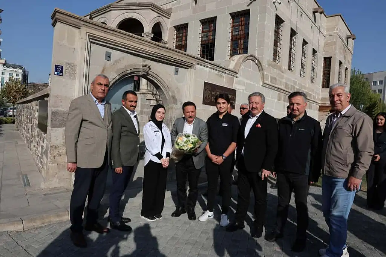Liderlik dersine duygusal mola: Vali Çiçek'i de duygulandıran işte o ölümsüz eser!