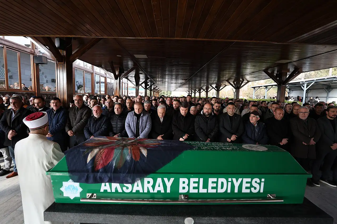 Kayseri İl Müdürü annesini son yolculuğuna uğurladı!