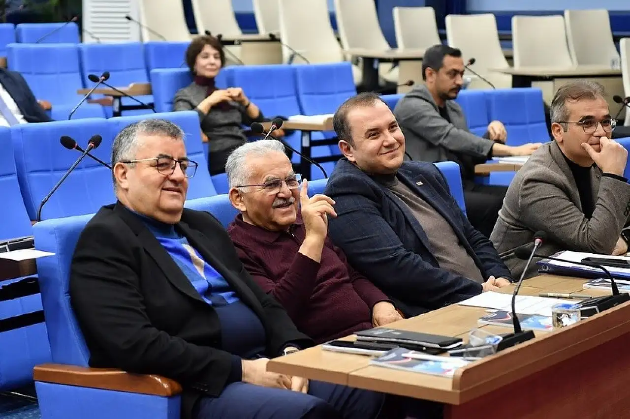 Kayseri Büyükşehir Belediyesi'nde 10 saatlik toplantı!