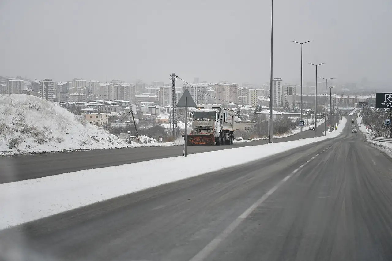 AK Parti'den karla mücadele eleştirilerine yanıt!