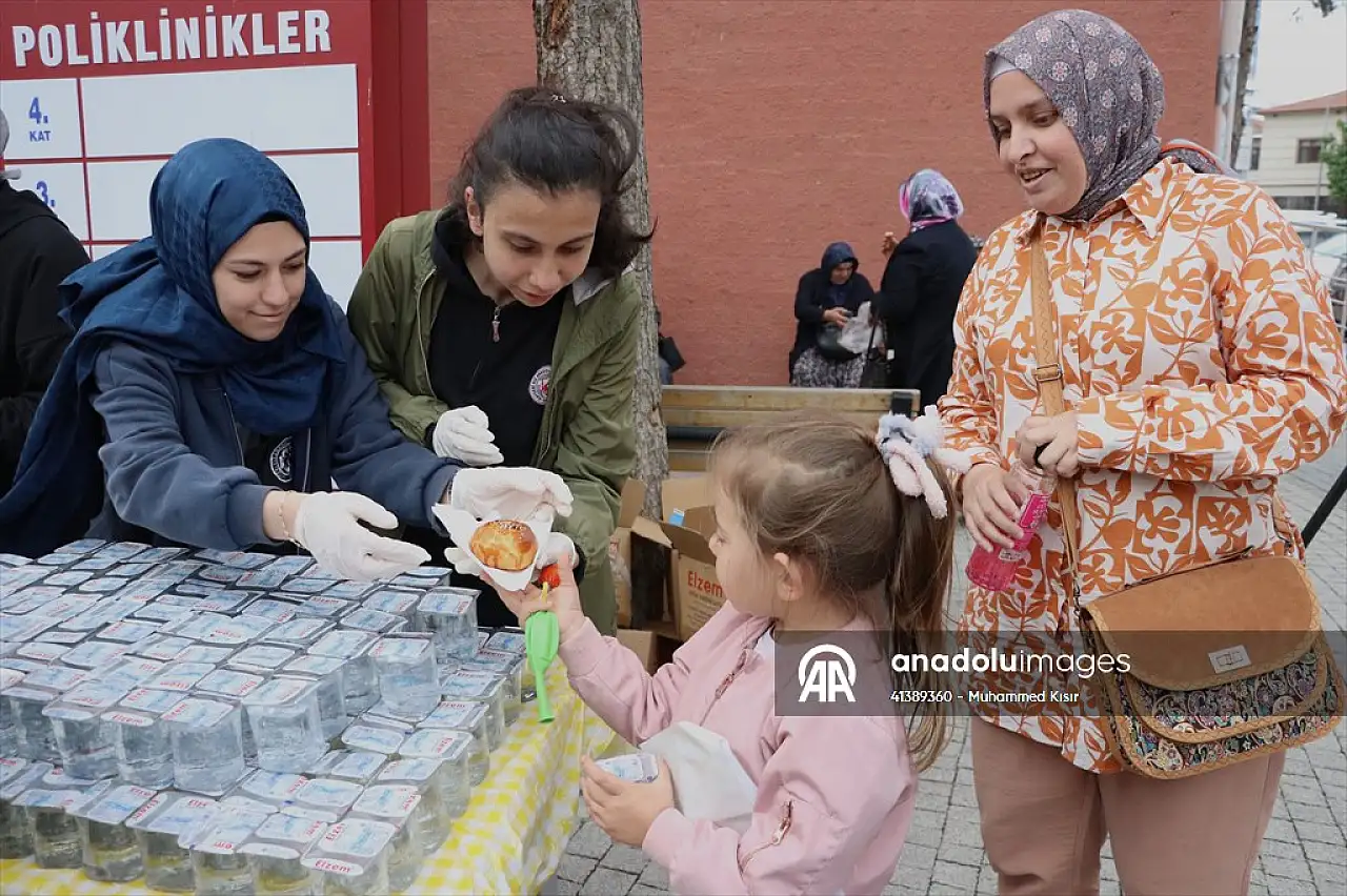 Kayserili öğrencilerden hastane önünde anlamlı etkinlik