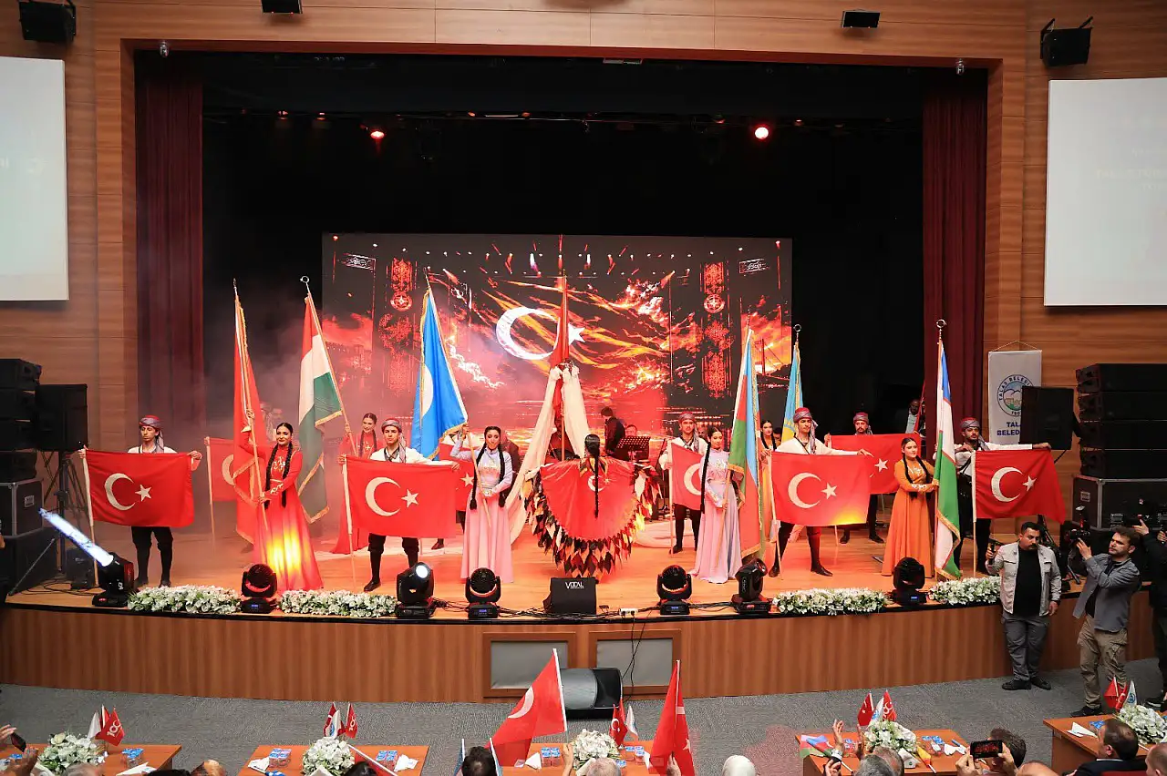 Talas'taki Türk Dünyası gösterisi duygusal anlara sebep oldu
