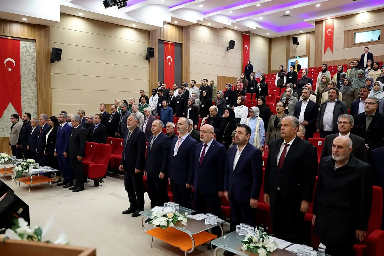 Develi'de ilim dünyasını buluşturan sempozyum