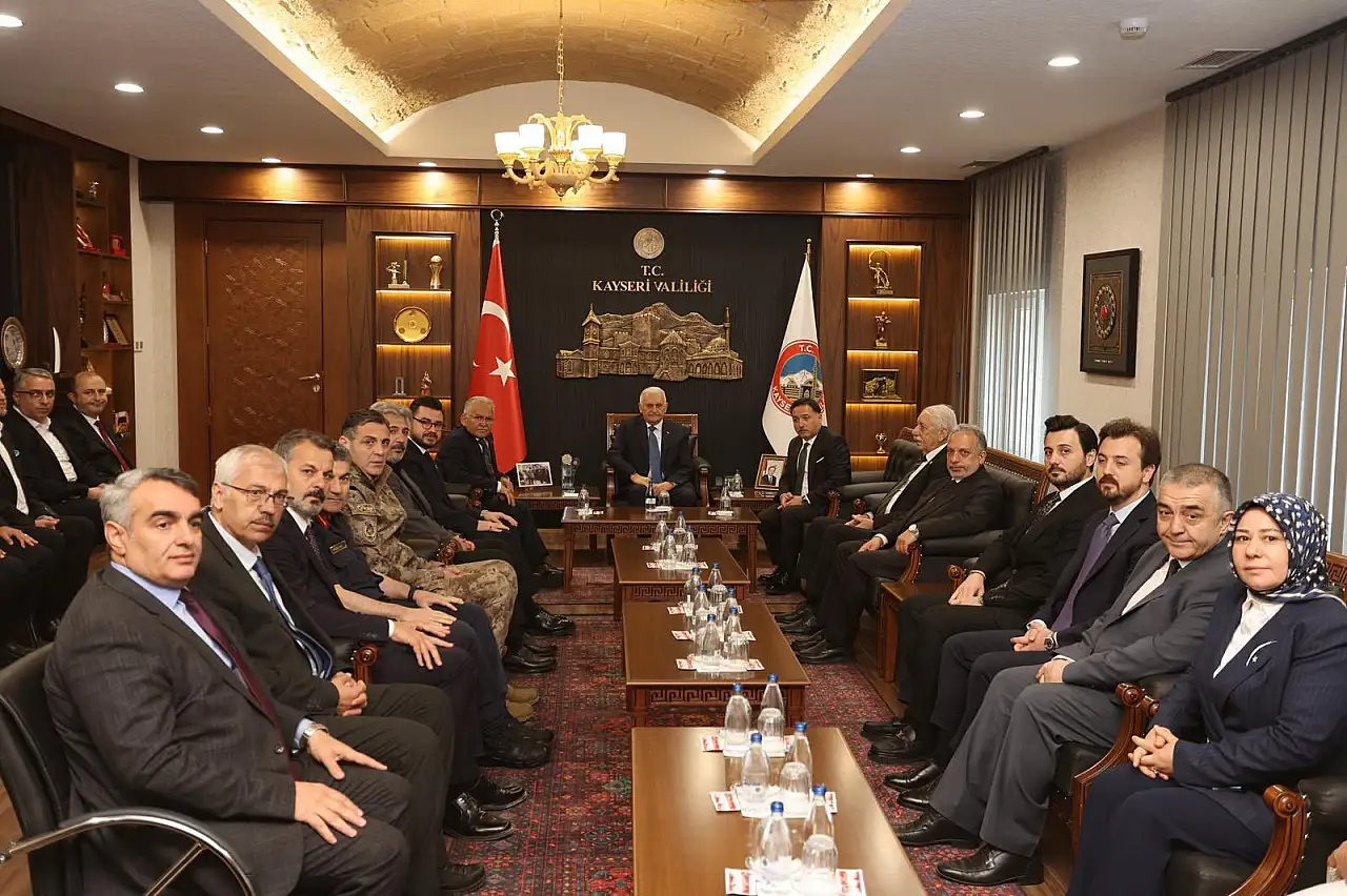Binali Yıldırım'dan ilk ziyaret Kayseri Valiliği'ne