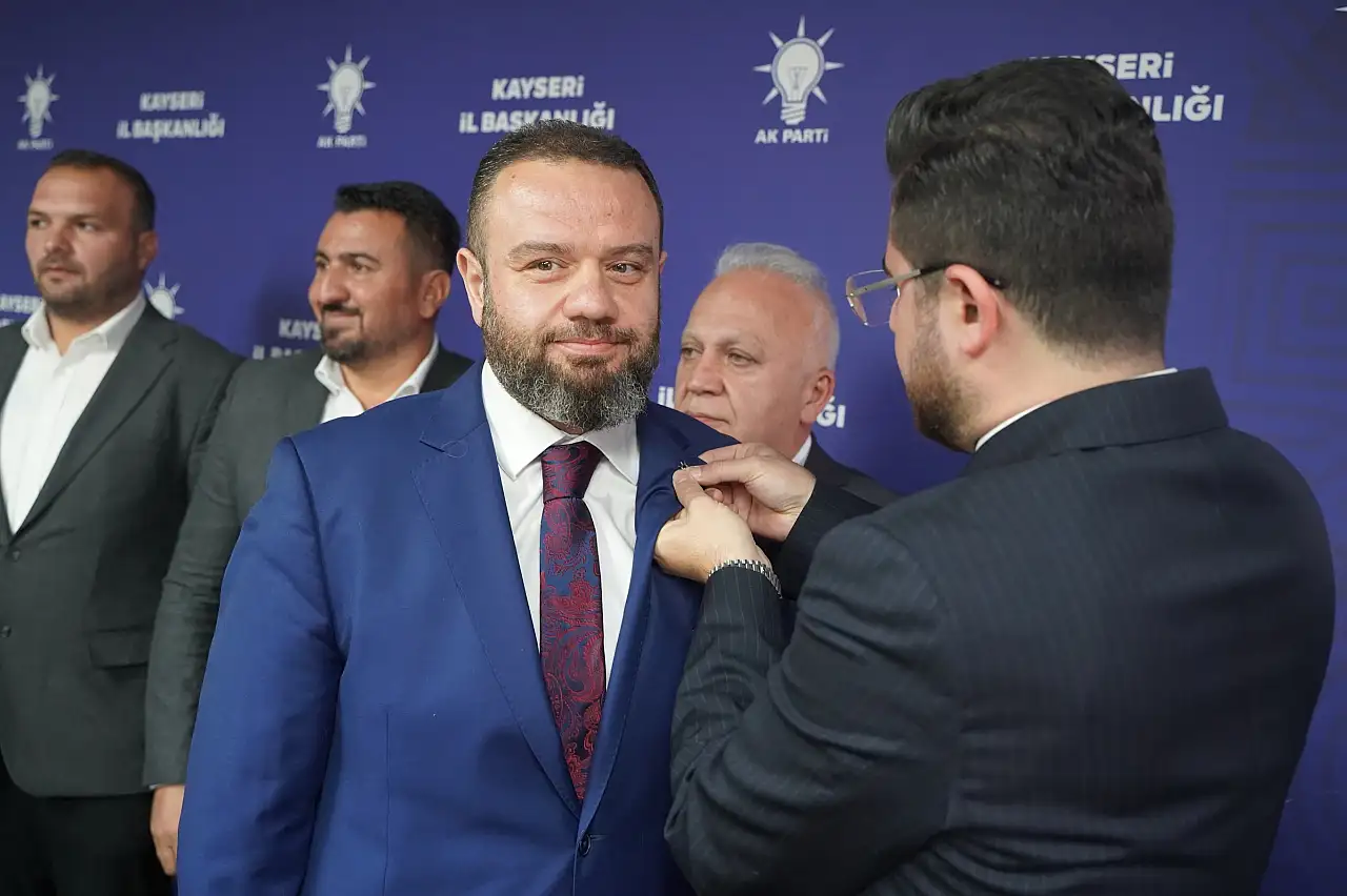 Kayseri'de AK Parti ile YRP düellosu sürüyor! Başkandan 'edep' çıkışı