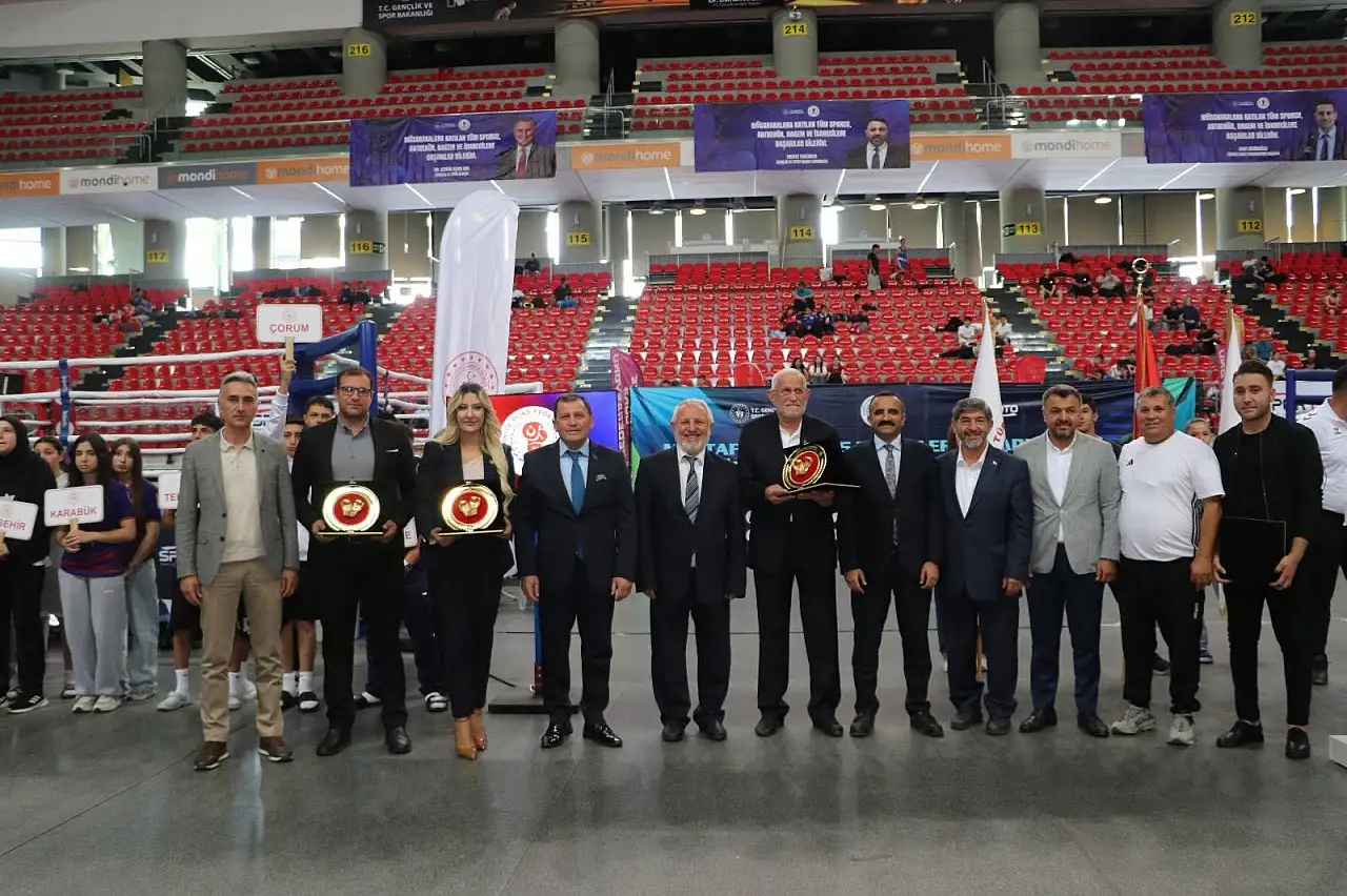 Sporcular Kayseri'ye geldi: Şampiyonluk maçları başladı