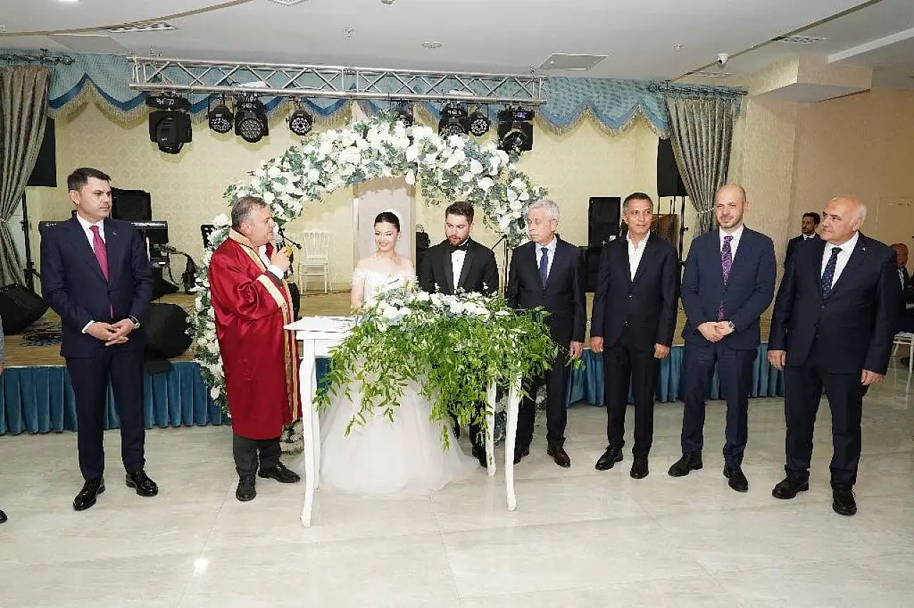 AK Parti Kayseri eski İl Başkanı, yakın arkadaşı Bakanla buluştu