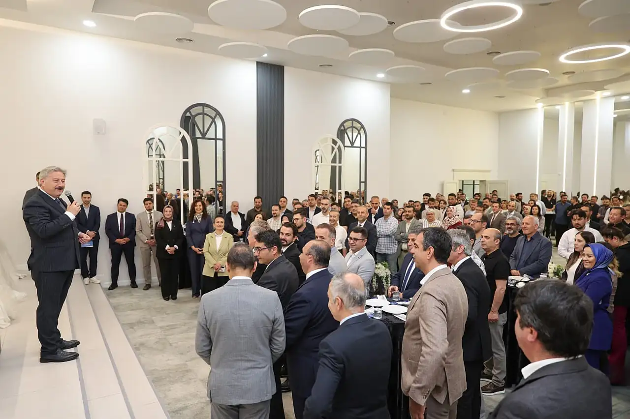 Başkan Palancıoğlu, bayramdan sonraki ilk mesai gününü bayramlaşarak başlattı