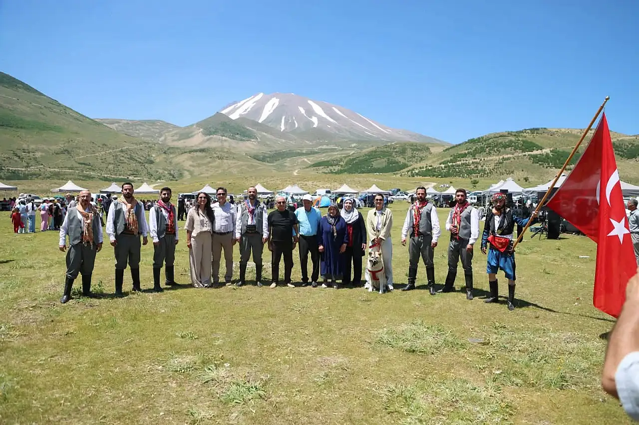 Kayseri'nin tanınan ailelerinden coşkulu şenlik! Akın ettiler