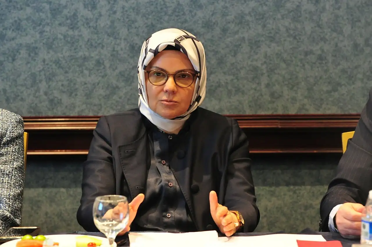AK Partili Böhürler'den WhatsApp'lı uyarı: Kelime yasaklarının tanığıyım