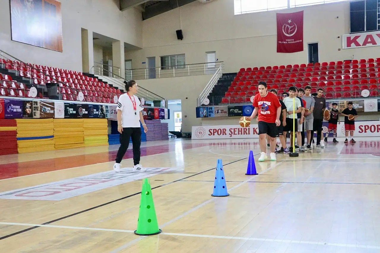 Çocukların basketbol tutkusu Kayseri'de büyüyor!