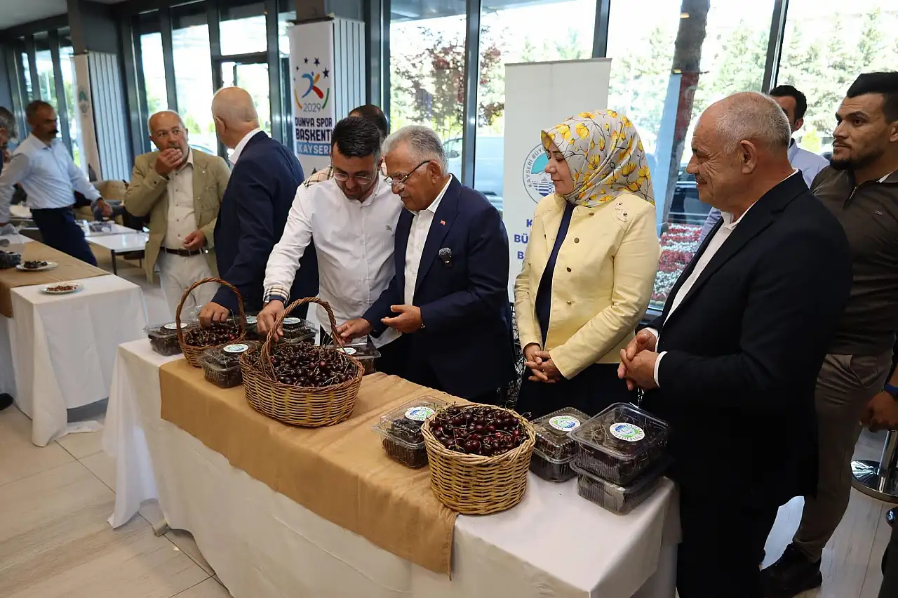 Başkan Öztürk'ten Büyükşehir Meclisine tatlı sürpriz