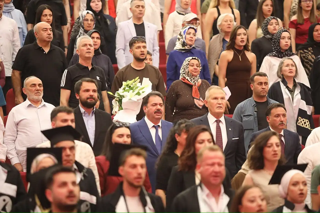 'Rektör uyardı, ben yaptım': Süleyman Çetinsaya'dan poster itirafı
