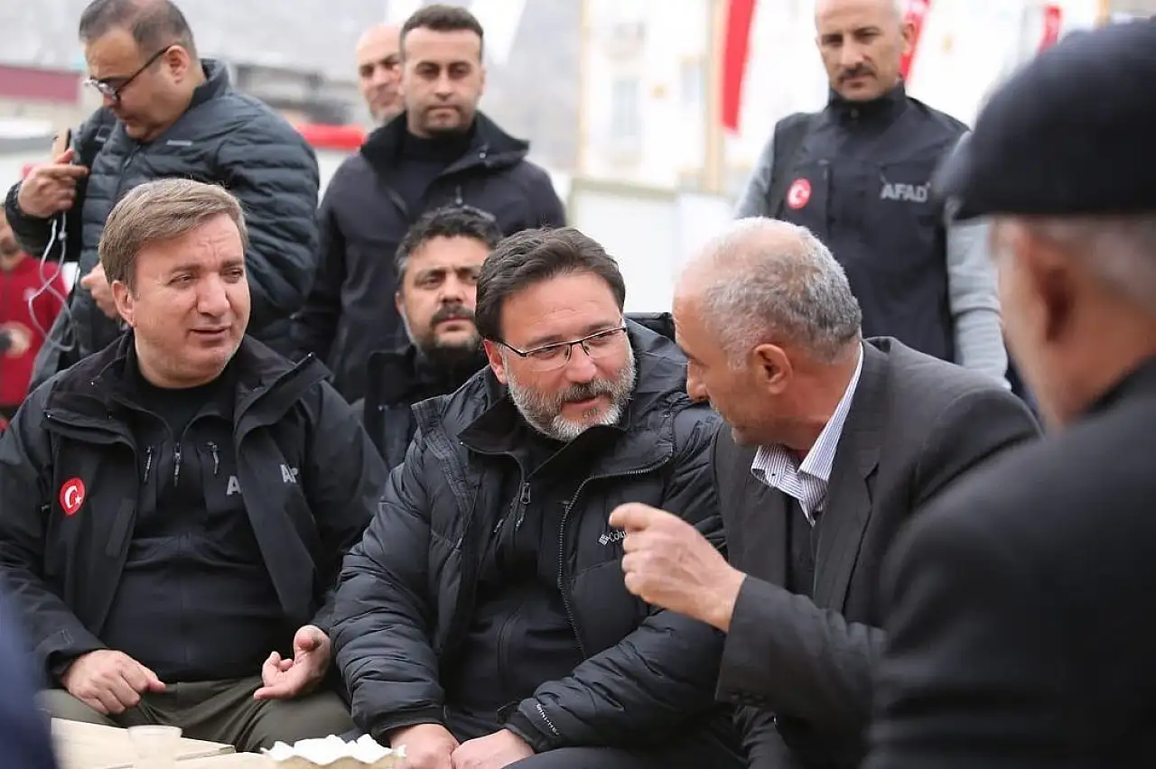 Herkes Kayseri Valisi'nin bu halini konuşuyor! 'Kılık kıyafet saç baş dağılmış'