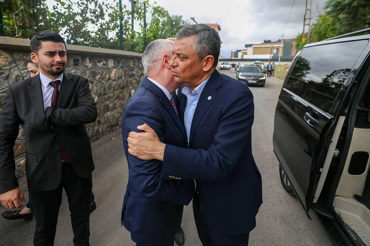 Özel'den Kayserili aileye taziye ziyareti