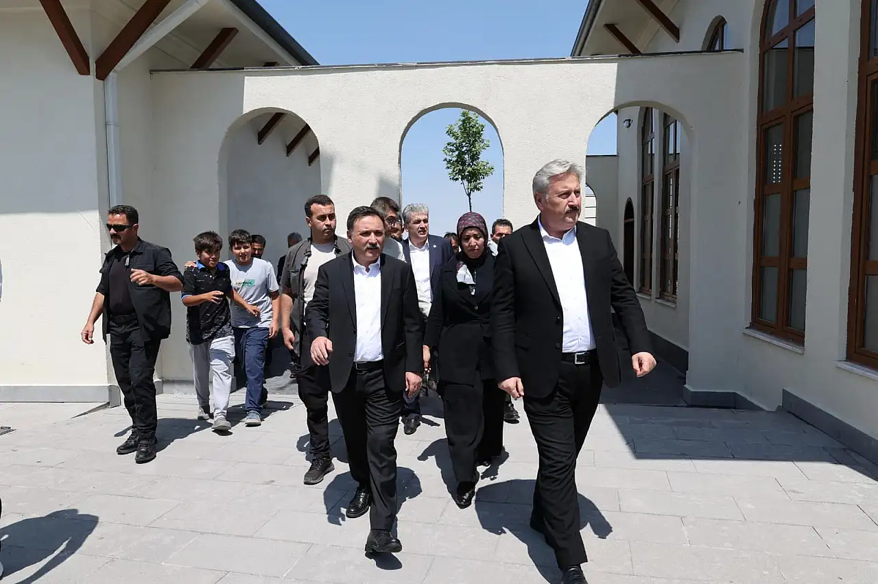 Kayseri'de dikkat çeken cami açıldı: 13 hayırseverin emeğiyle tamamlandı