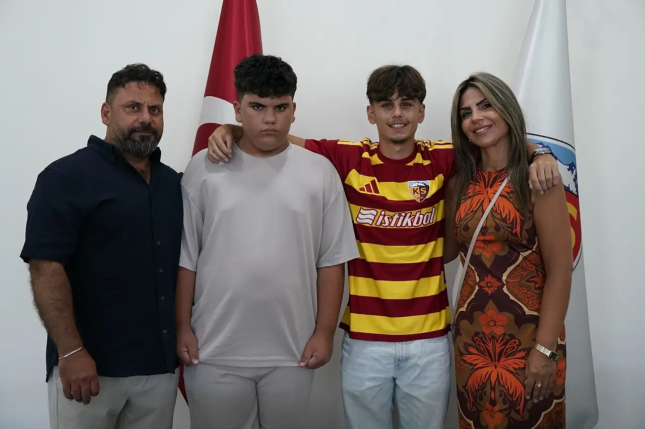 Kayserispor'da imzalar atıldı