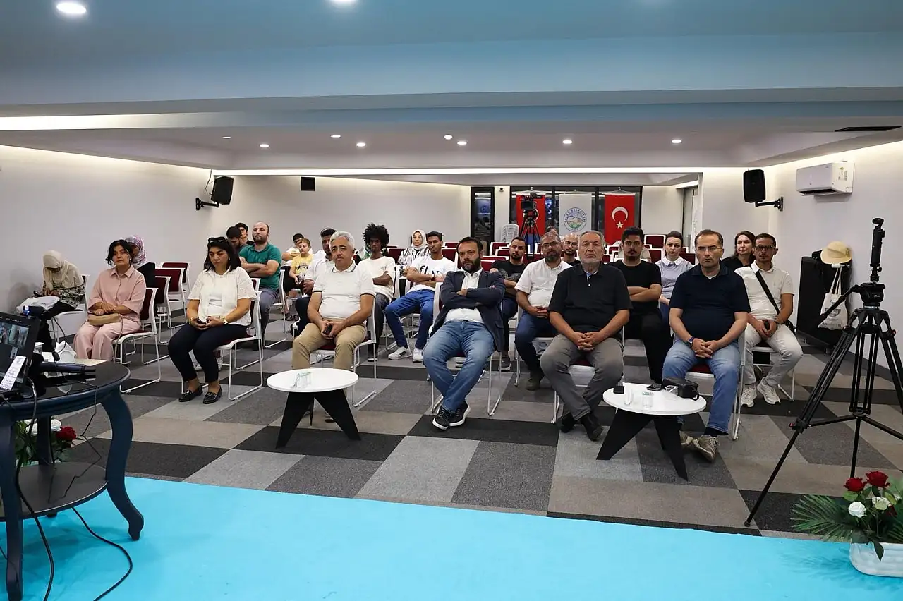 Kayseri'de anlamlı buluşma: Gazze'de üniversite olmanın zorlukları anlatıldı!