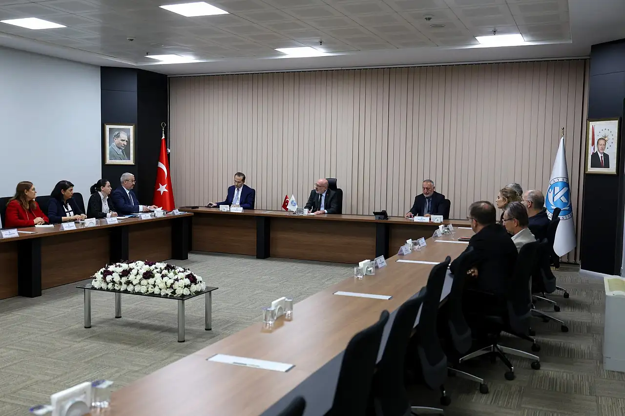 Kayseri'nin yeni profesörü cübbesini giydi