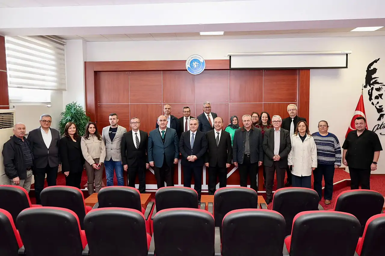 Erciyes Üniversitesi'nde görev teslimi! Dekan emekliye ayrıldı